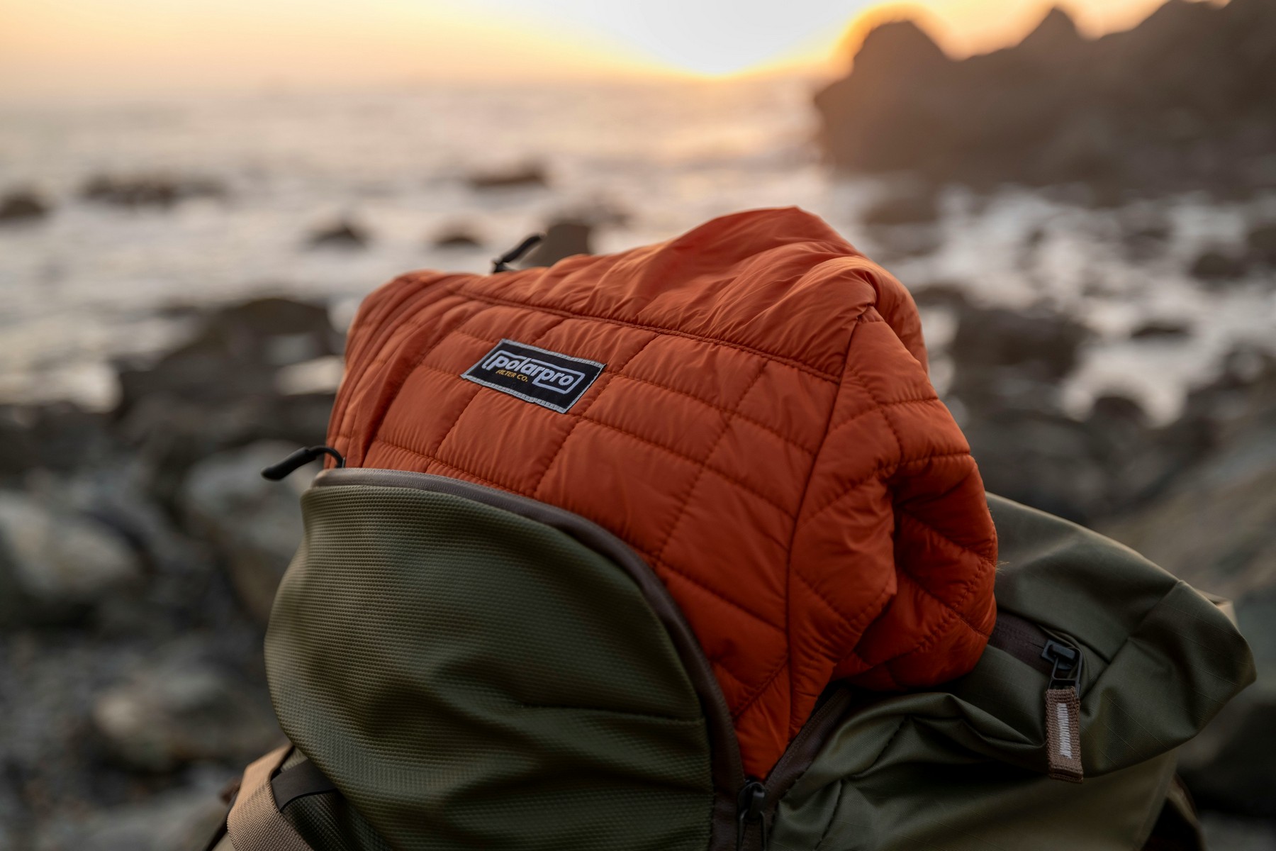 Schlafsack auf einer Campingunterlage